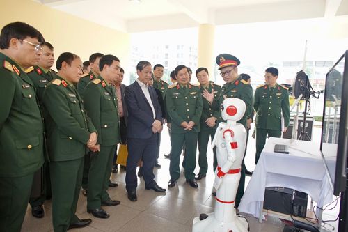 Bộ trưởng Nguyễn Kim Sơn thăm, làm việc tại Học viện Kỹ thuật quân sự