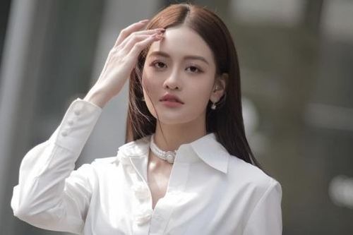 Ngắm phong cách gợi cảm, cá tính của diễn viên Thùy Anh
