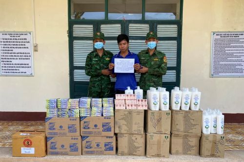 BĐBP An Giang bắt đối tượng vận chuyển số lượng lớn mỹ phẩm nhập lậu qua kênh Vĩnh Tế