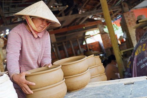 Trăm năm cát bụi kim cương