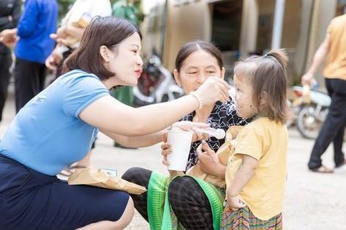 Cô giáo người Mường và hành trình mang 'bữa cơm có thịt' đến với trẻ em miền biên viễn