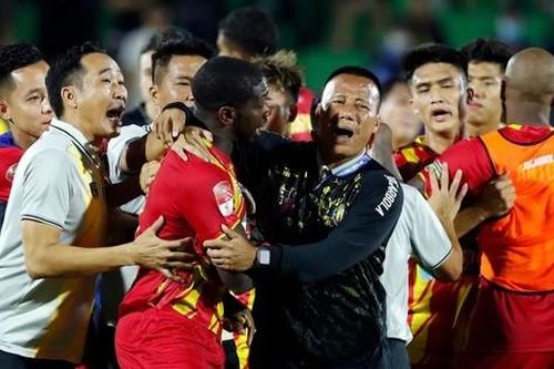 CLB Bình Định nhận án phạt nặng sau vụ hỗn loạn tại sân Quy Nhơn