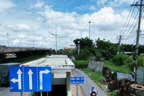 Người dân bất an khi đi qua các hầm đi bộ cửa ngõ TPHCM