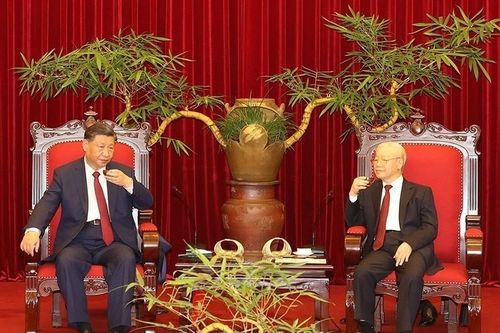 Tổng Bí thư Nguyễn Phú Trọng mời Tổng Bí thư, Chủ tịch nước Trung Quốc Tập Cận Bình trà đặc biệt