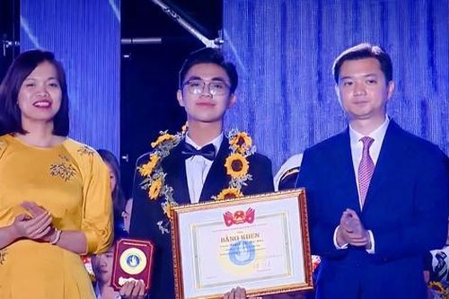 Nam sinh giành 'cú đúp' Sinh viên 5 tốt, Sao Tháng Giêng là đại biểu Đại hội toàn quốc Hội Sinh viên Việt Nam