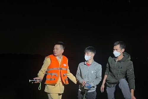 Bắt giữ tàu hút trộm hơn 150m3 cát trên sông Hồng