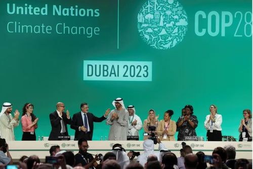 COP28: Các quốc gia đạt được thỏa thuận từ bỏ nhiên liệu hóa thạch