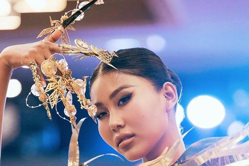 Á hậu Thạch Thu Thảo, Quán quân The Face Huỳnh Tú Anh lạ lẫm