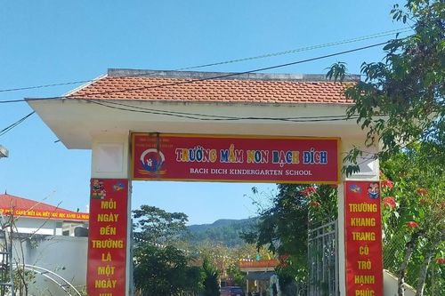 Tạm đình chỉ một hiệu trưởng liên quan việc trường bị tố thu tiền trái quy định