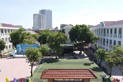 Sự thật vụ người phụ nữ lạ mặt dựng kịch bản 'đón hộ' con