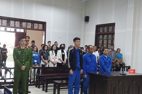 Án tù cho kẻ mua bán người dưới 16 tuổi để cung cấp cho quán karaoke