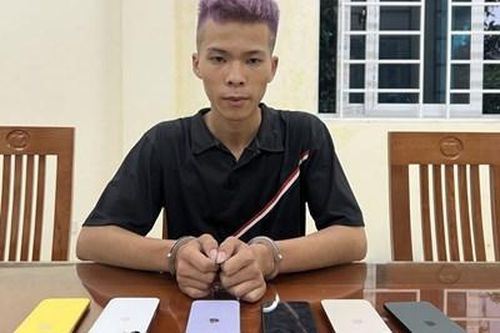 Bắt giữ đối tượng đột nhập cửa hàng trộm cắp 8 điện thoại Iphone