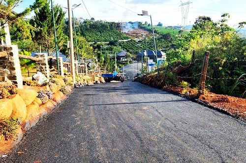 Tạm đình chỉ công tác Chủ tịch UBND xã Đam B'ri vì để xảy ra sai phạm trong quản lý đất đai