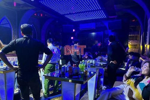 Khởi tố 4 đối tượng tổ chức 'phê' ma túy trong quán karaoke ở Hương Sơn