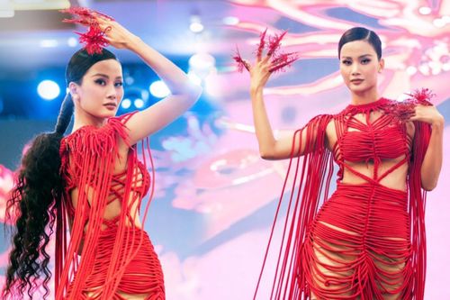 Á hậu Hương Ly trình diễn vedette với outfit nóng bỏng, không cần lồng lộn vẫn tỏa hào quang 'hoàn vũ'