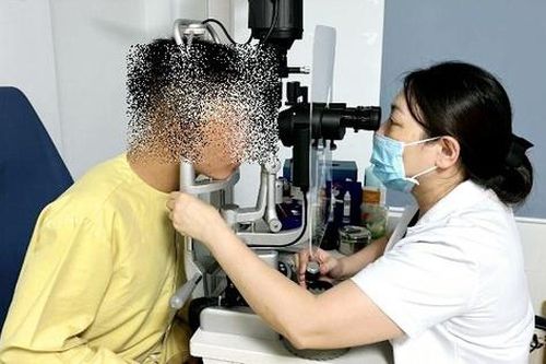 Mắt yếu dần sau mổ cận, bác sĩ chuyên khoa mắt chỉ ra 'thủ phạm'