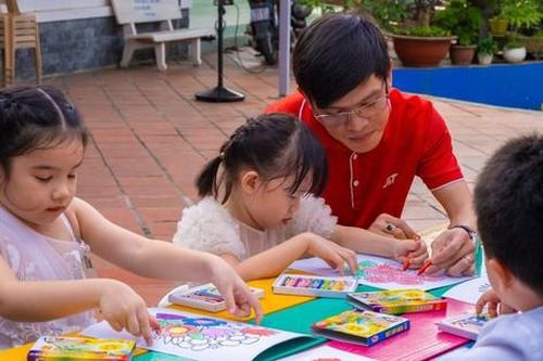 Tái sinh rác thải nhựa, cùng 10.000 học sinh ươm mầm xanh cho hành tinh