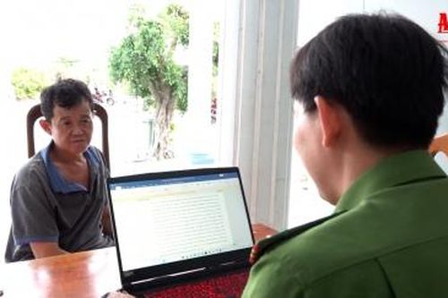 Ghen tuông, chồng ra tay sát hại vợ trên đường