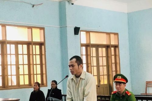 Nghi vợ quan hệ bất chính, chồng đâm vợ trọng thương