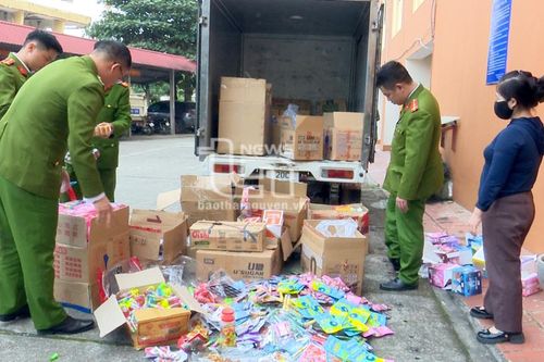 TP. Thái Nguyên: Tiêu hủy hơn 1 tấn bánh kẹo, đồ ăn vặt không rõ nguồn gốc