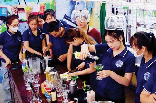 Một nghề cho chín...