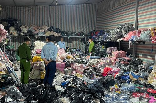Phạt đối tượng hai lần vi phạm hành vi bán hàng giả mạo nhãn hiệu