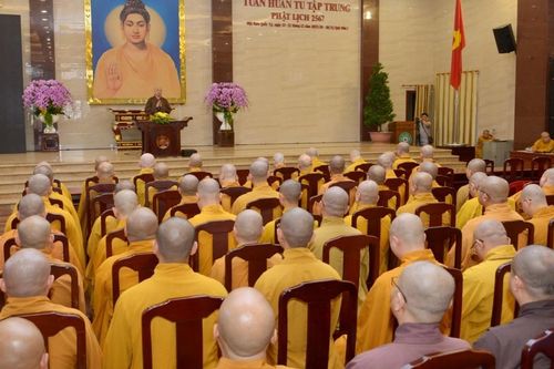 Chư Tăng hành giả khóa huân tu tập trung Phật lịch 2567 nhập chúng tại Việt Nam Quốc Tự