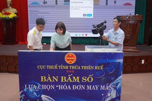 Thừa Thiên Huế: 15 cá nhân, hộ kinh doanh trúng thưởng hóa đơn may mắn quý III