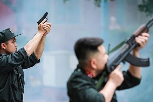 Bộ Công an đề xuất các trường hợp nổ súng quân dụng khi thực hiện nhiệm vụ