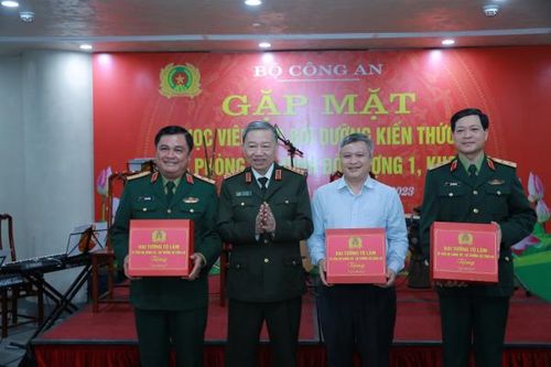 Bộ Công an gặp mặt Học viên Lớp bồi dưỡng kiến thức Quốc phòng, An ninh