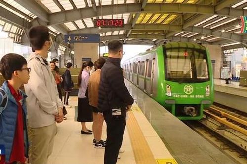 Đi làm bằng đường sắt trên cao