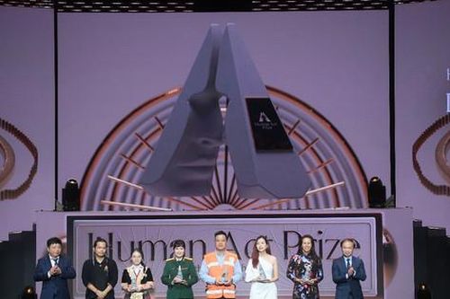 'Trái tim cho em' nhận giải thưởng 'Dự án truyền cảm hứng' tại Human Act Prize
