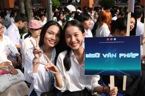 Trường đại học yêu cầu không ghi âm, ghi hình, chụp ảnh người học