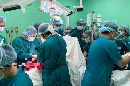 Những cuộc phẫu thuật 'ngàn cân treo sợi tóc' cứu mẹ con sản phụ khỏi lằn ranh sinh tử