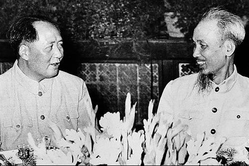 Người phiên dịch tiếng Trung bên Bác Hồ