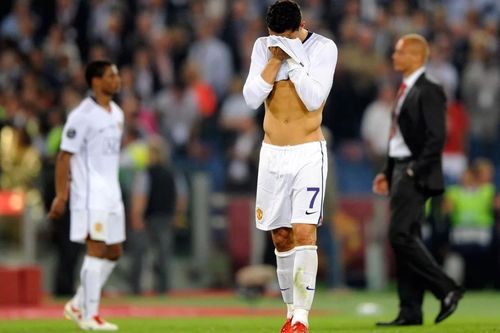 Lần đầu tiên Ronaldo thừa nhận mình bị Messi đánh bại