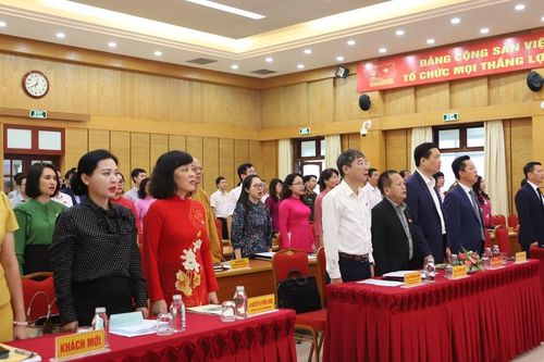 Lấy phiếu tín nhiệm những người giữ chức vụ do HĐND quận Hoàn Kiếm bầu