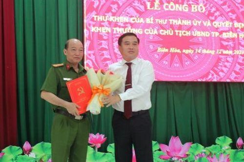 Thưởng 'nóng' Công an thành phố Biên Hòa có thành tích xuất sắc