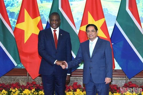 Thủ tướng Phạm Minh Chính tiếp Phó Tổng thống Cộng hòa Nam Phi Paul Mashatile