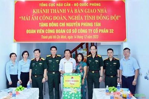 Tổng cục Hậu cần bàn giao 2 nhà 'Mái ấm công đoàn, nghĩa tình đồng đội'