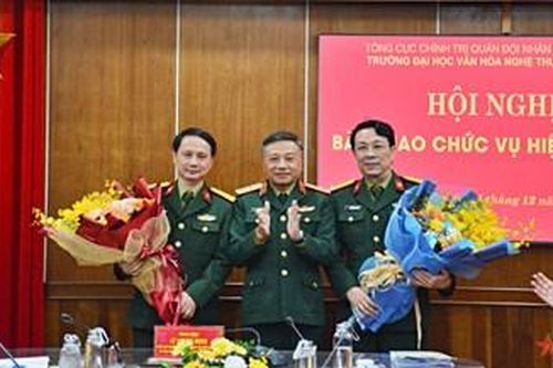 Bàn giao chức vụ Hiệu trưởng Trường Đại học Văn hóa Nghệ thuật Quân đội