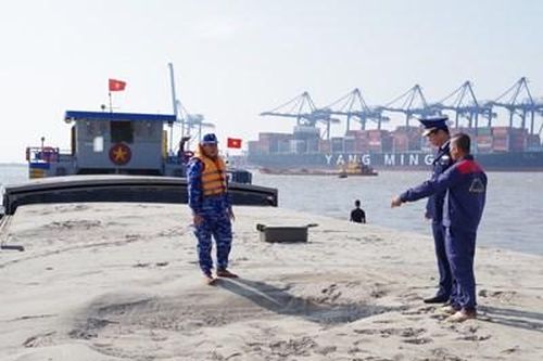 Đoàn Trinh sát số 1, Bộ tư lệnh Cảnh sát biển bắt giữ tàu chở cát trái phép