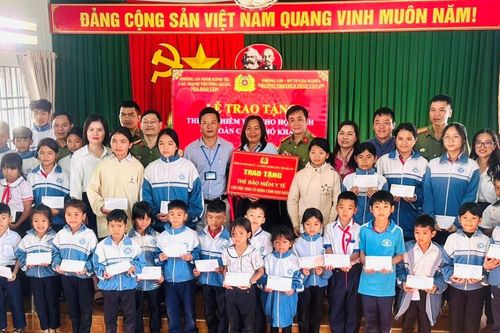 Đắk Nông: Lan tỏa yêu thương từ chương trình trao tặng thẻ bảo hiểm y tế cho học sinh có hoàn cảnh khó khăn
