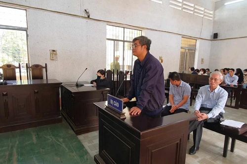 Xét xử nguyên lãnh đạo 2 trường cao đẳng ký khống hồ sơ rút tiền Nhà nước