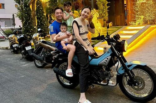 Đàm Thu Trang 'cưỡi' xe máy Yamaha PG-1 chở Cường Đô la và hai con
