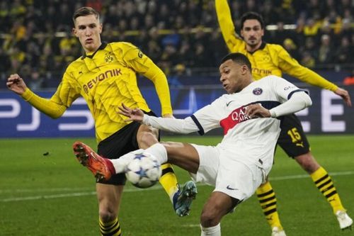 PSG 'thoát chết thần kỳ', AC Milan rời Champions League cay đắng