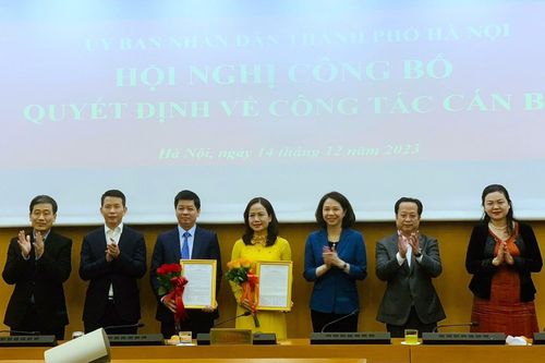 Trao quyết định bổ nhiệm 2 Phó Giám đốc Sở GD&ĐT Hà Nội