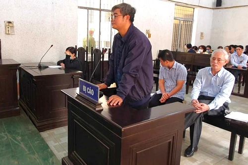 Nguyên Hiệu trưởng Trường Cao đẳng và thuộc cấp 'hầu tòa' vì lập chứng từ khống