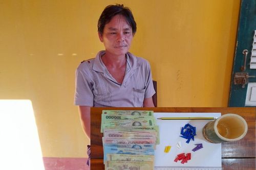 Bắt giữ đối tượng bán lẻ ma túy cho các con nghiện