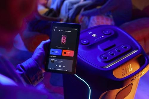 JBL trình làng loa giải trí với giá 39,9 triệu đồng